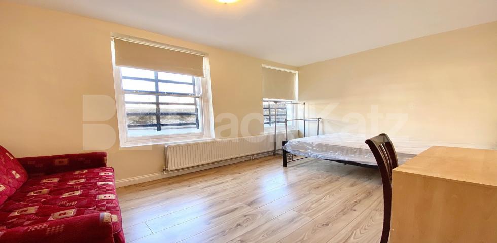 			VIRTUAL TOUR AVAILABLE!, 4 Bedroom, 1 bath, 1 reception Apartment			 Chapel Market, N1, ANGEL